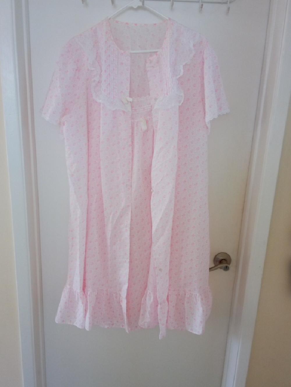 Classic Pink Women's Nightgown Robe And Dress Set with Lace Trim